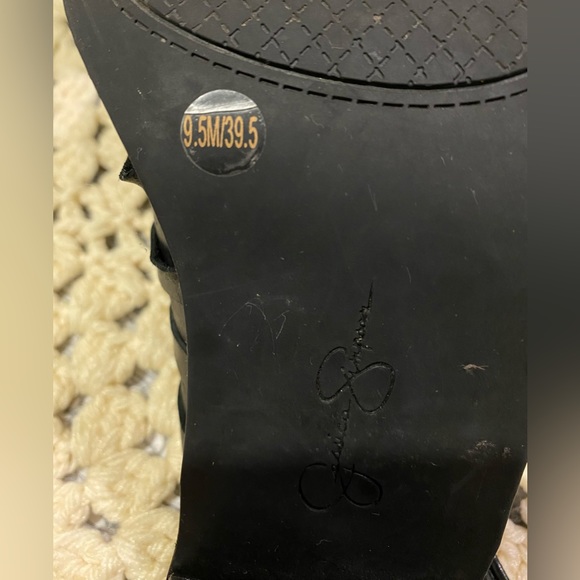Jessica Simpson 
Shoes size 8.5 M / 38.5 
Leather upper 
Man/ made lining Sole - Picture 10 of 17